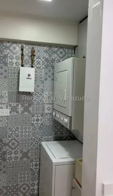 Apartamento (1 Nivel) en Alquiler en Campo Alegre, Distrito Metropolitano - 4