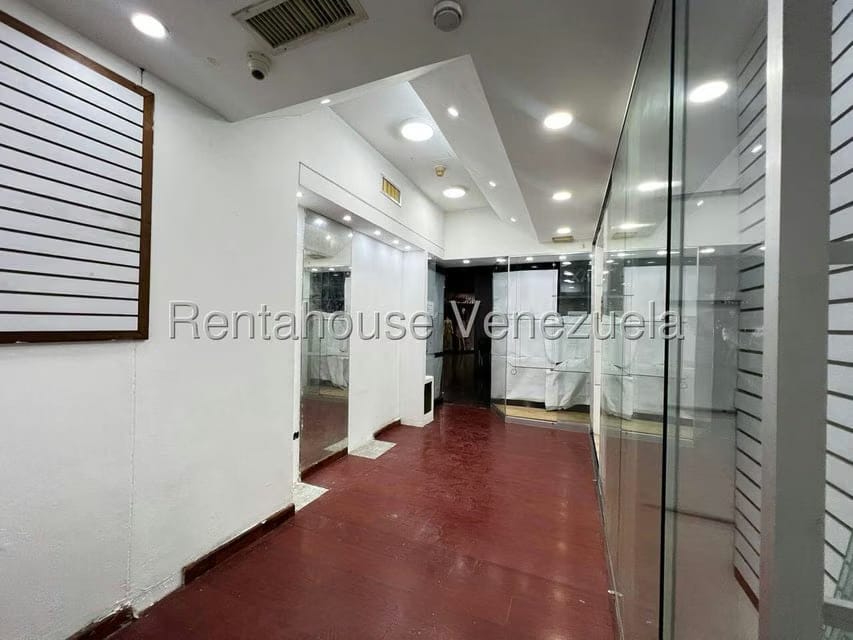 Comercial (Local Comercial) en Alquiler en Santa Fe Norte, Distrito Metropolitano - 3