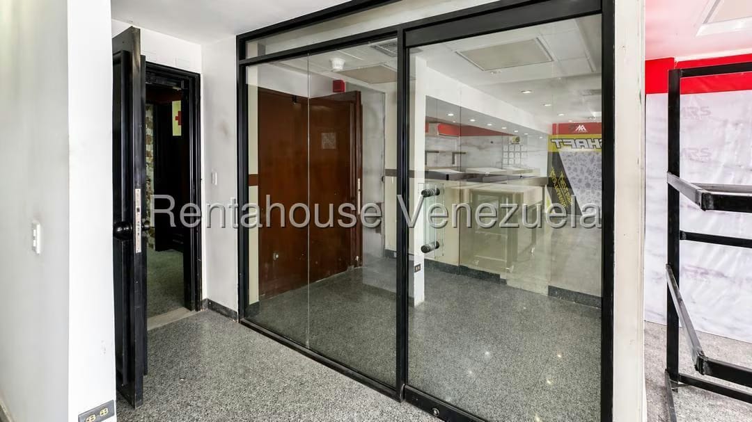 Comercial (Local Comercial) en Venta en Cumbres de Curumo, Distrito Metropolitano - 7