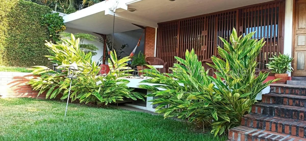 Casa (Duplex) en Venta en Prados del Este, Distrito Metropolitano