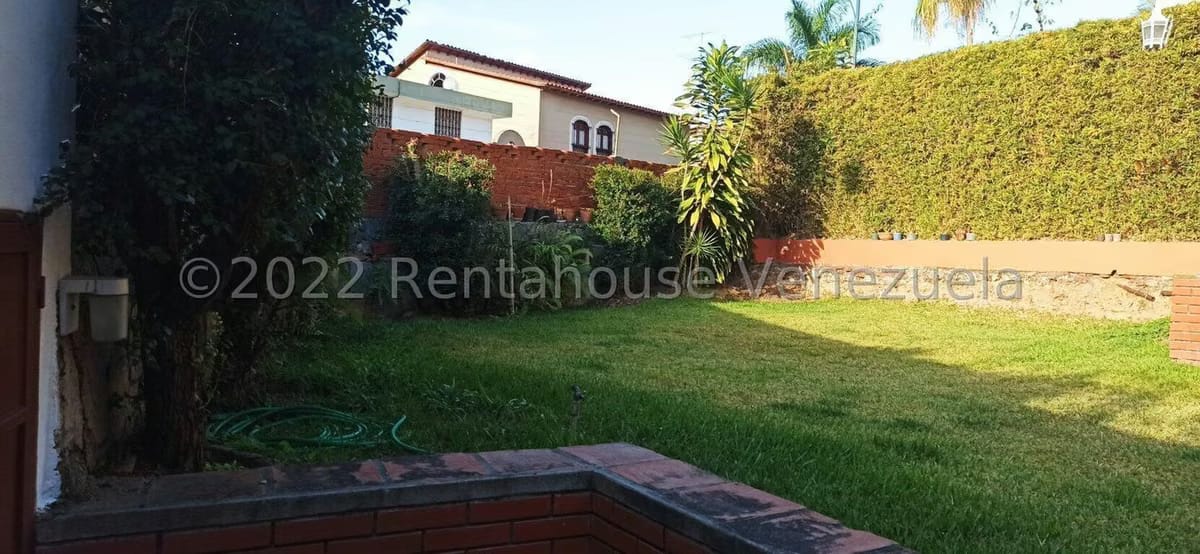 Casa (Duplex) en Venta en Prados del Este, Distrito Metropolitano - 12