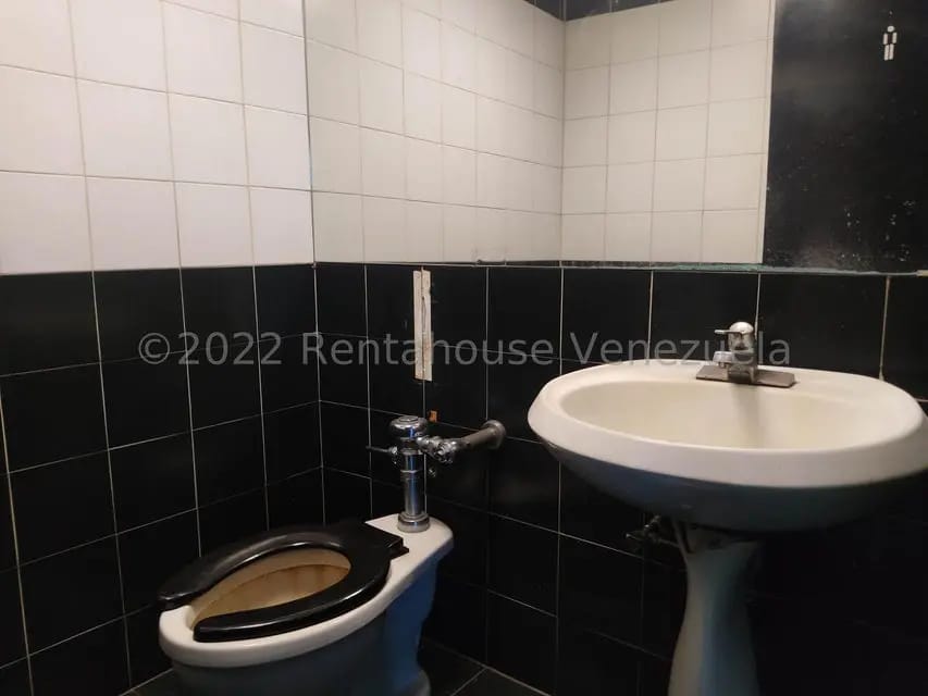 Comercial (Local Comercial) en Alquiler en El Rosal, Distrito Metropolitano - 18