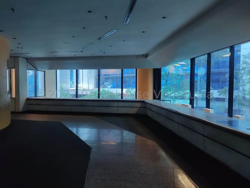 Comercial (Local Comercial) en Alquiler en El Rosal, Distrito Metropolitano - 4