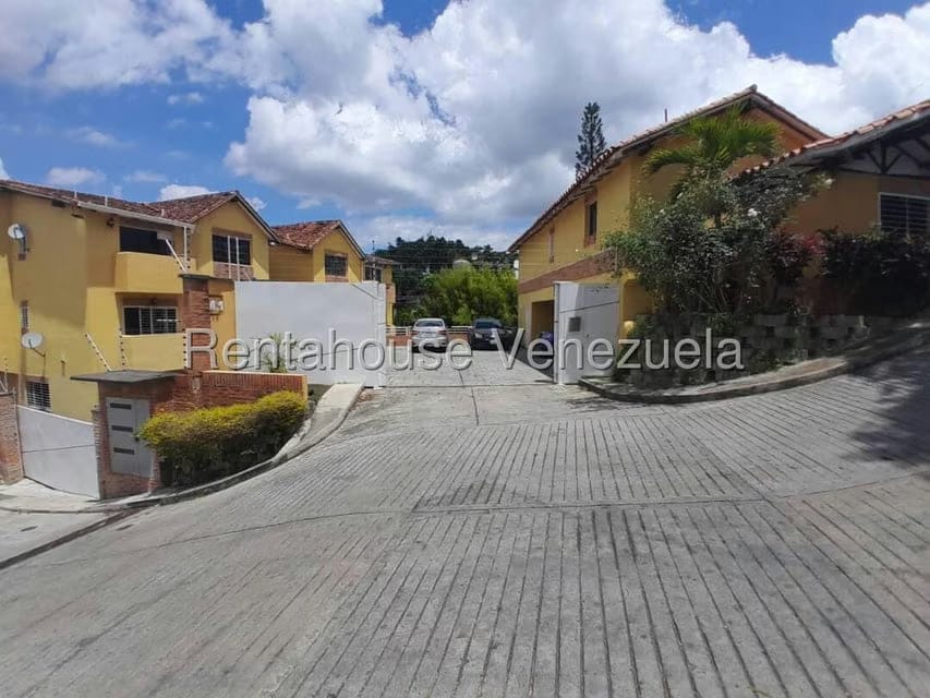 Townhouse (Duplex) en Venta en La Union, Distrito Metropolitano - 2