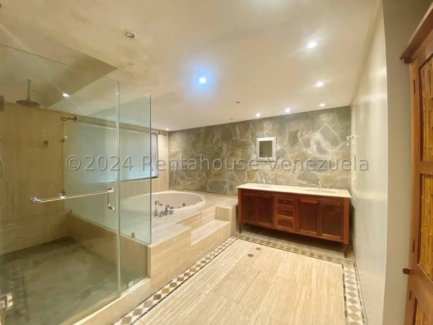 Casa (Multipes Niveles) en Venta en Oripoto, Distrito Metropolitano - 21