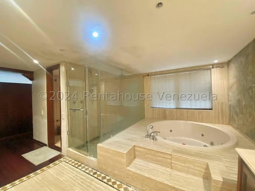 Casa (Multipes Niveles) en Venta en Oripoto, Distrito Metropolitano - 22