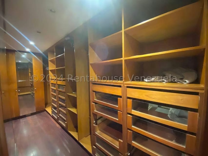 Casa (Multipes Niveles) en Venta en Oripoto, Distrito Metropolitano - 23