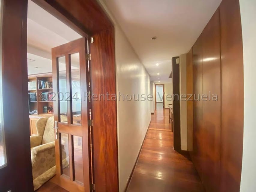 Casa (Multipes Niveles) en Venta en Oripoto, Distrito Metropolitano - 24