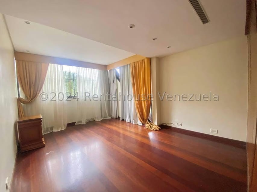 Casa (Multipes Niveles) en Venta en Oripoto, Distrito Metropolitano - 26