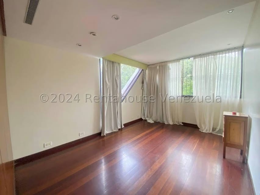 Casa (Multipes Niveles) en Venta en Oripoto, Distrito Metropolitano - 28