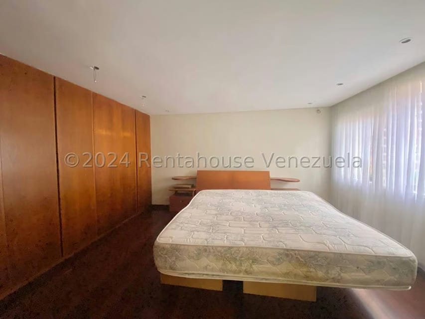 Casa (Multipes Niveles) en Venta en Oripoto, Distrito Metropolitano - 32