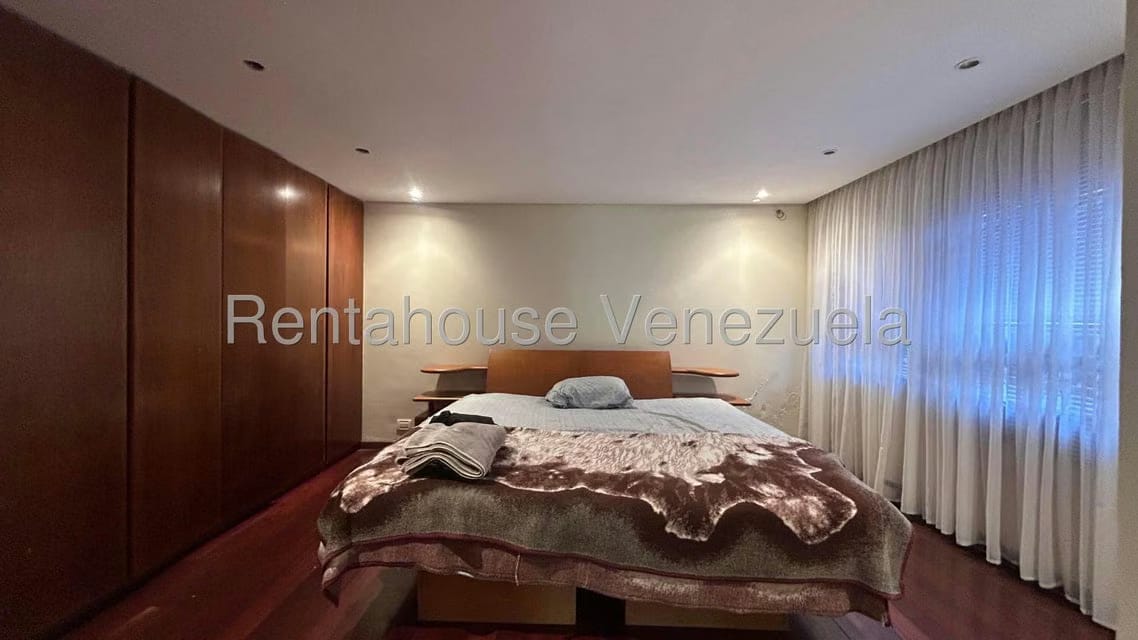 Casa (Multipes Niveles) en Venta en Oripoto, Distrito Metropolitano - 85