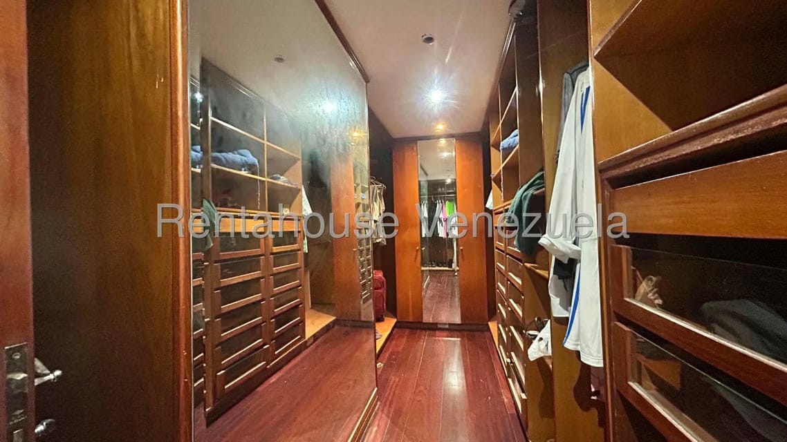 Casa (Multipes Niveles) en Venta en Oripoto, Distrito Metropolitano - 93