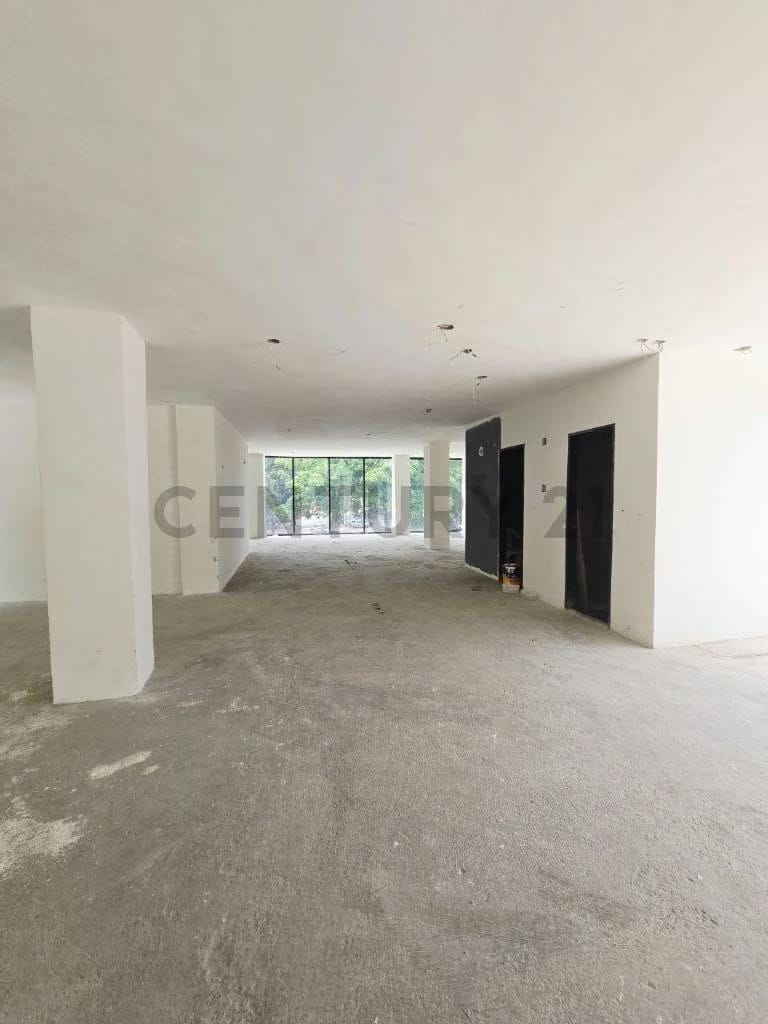 Local Comercial en Alquiler en Chuao Piso 2 - 3