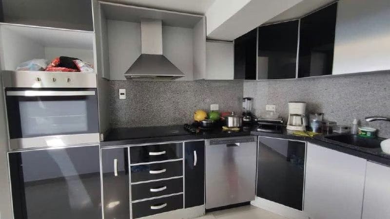 Apartamento en Venta - Urb. Los Corales - Caraballeda - Estado La Guaira - 2