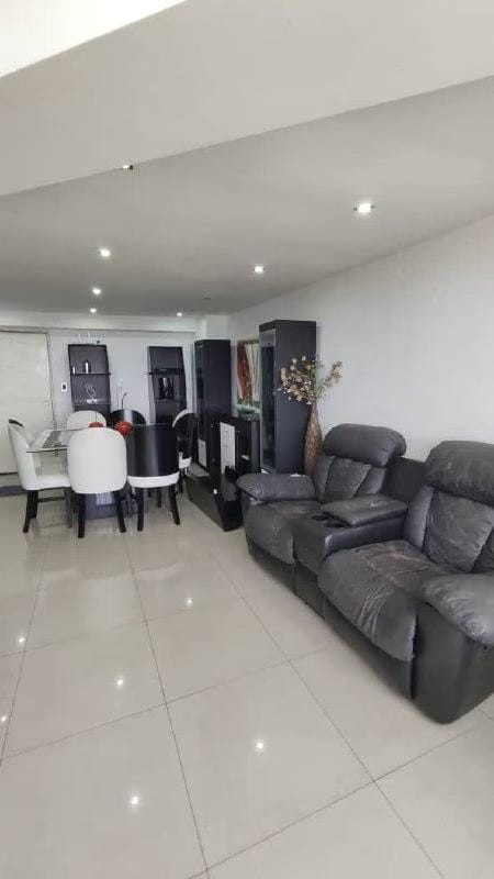 Apartamento en Venta - Urb. Los Corales - Caraballeda - Estado La Guaira - 6