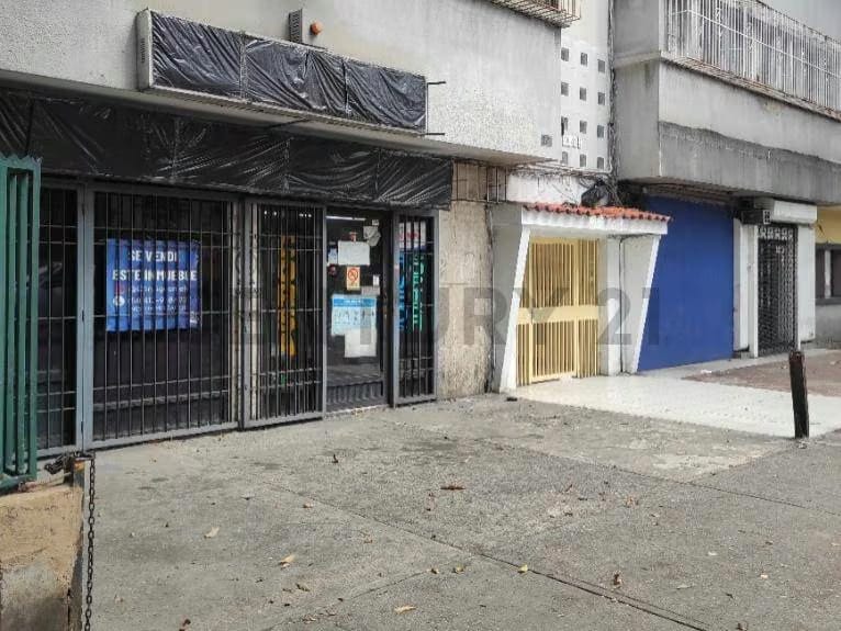 Local en alquiler en via principal Urbanización Los Chaguaramos