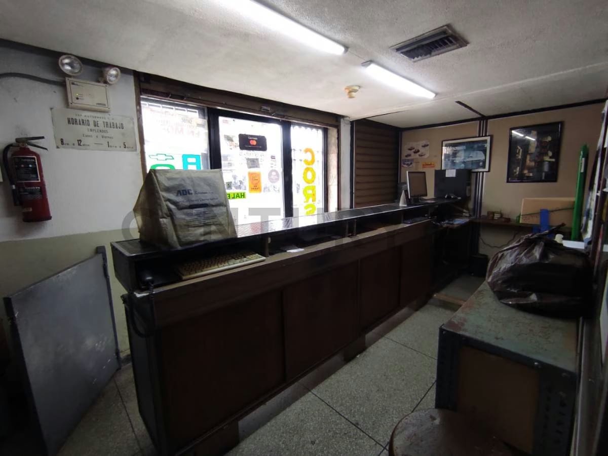Local en alquiler en via principal Urbanización Los Chaguaramos - 2