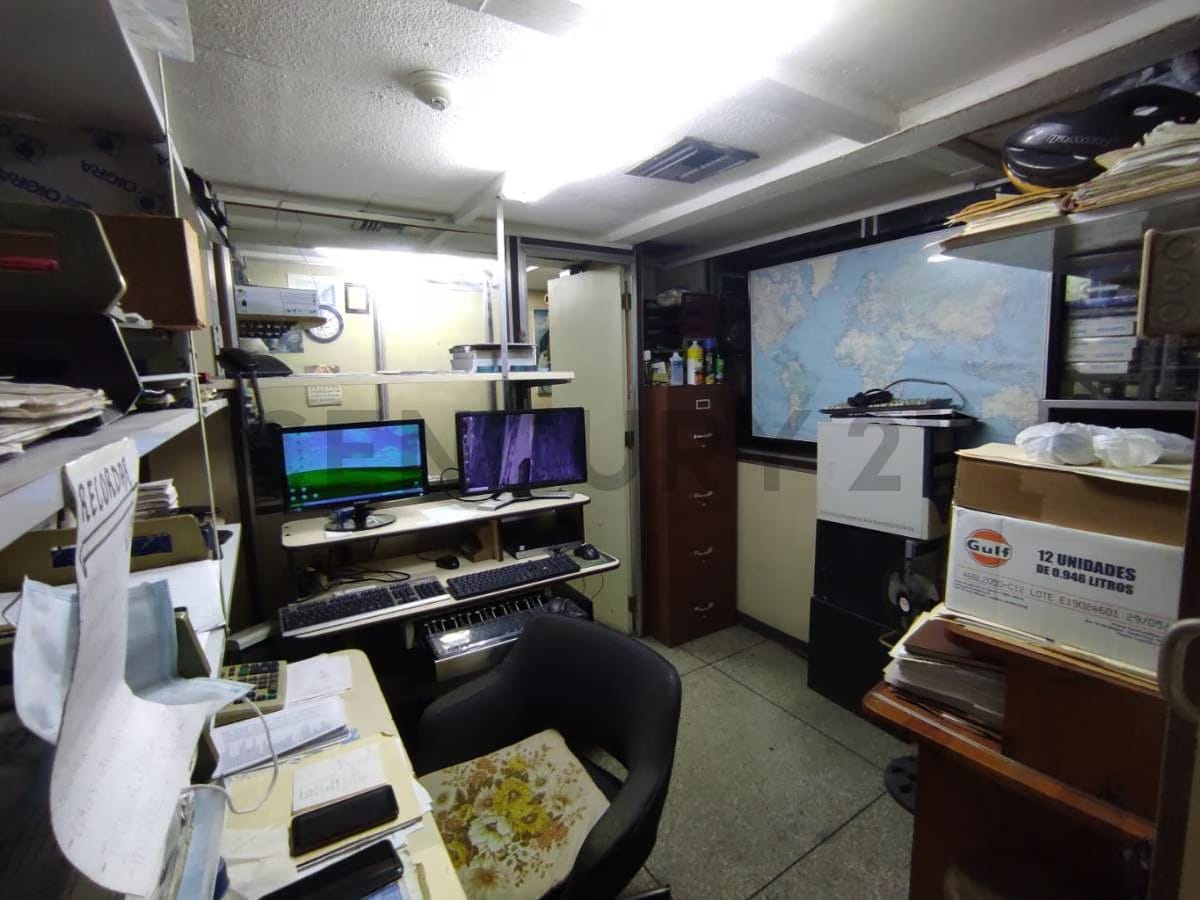 Local en alquiler en via principal Urbanización Los Chaguaramos - 3