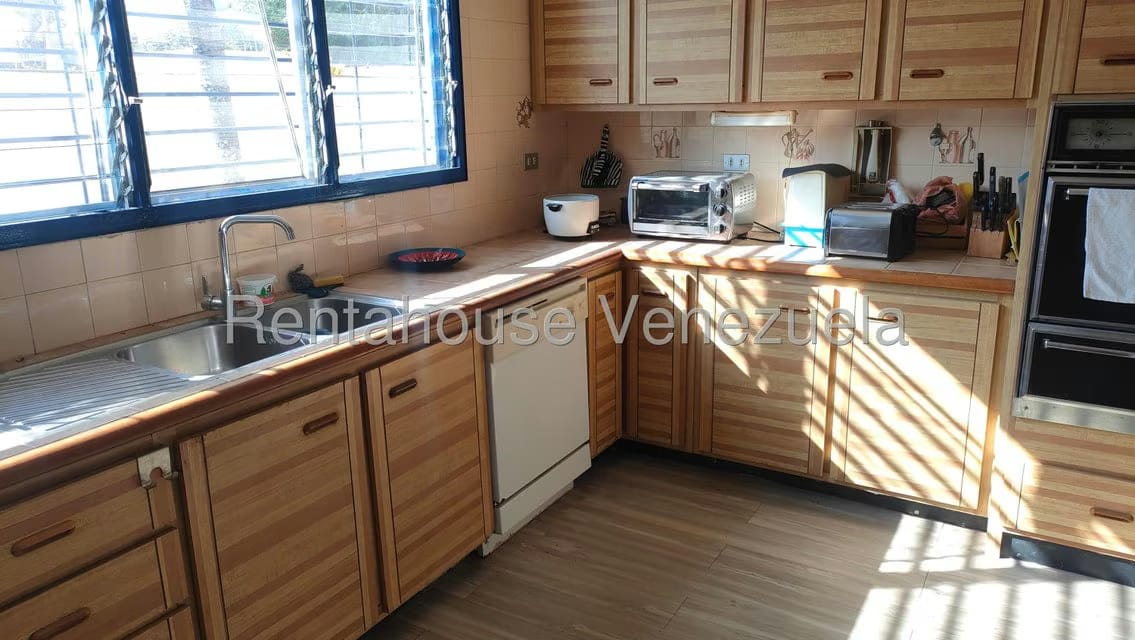 Casa (Multipes Niveles) en Venta en Colinas del Tamanaco, Distrito Metropolitano - 3