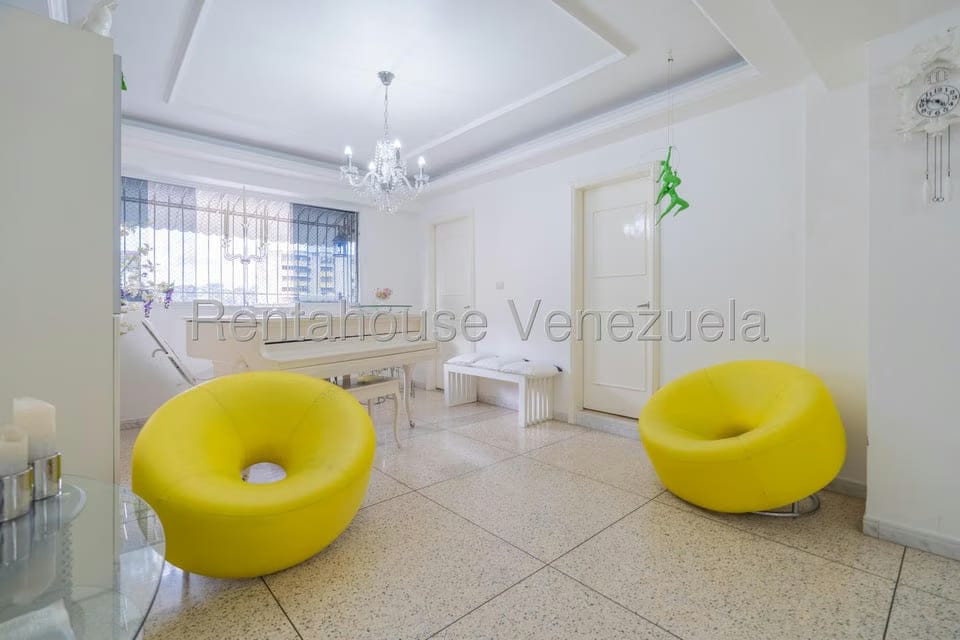 Apartamento (1 Nivel) en Venta en Parroquia La Candelaria, Distrito Metropolitano - 2
