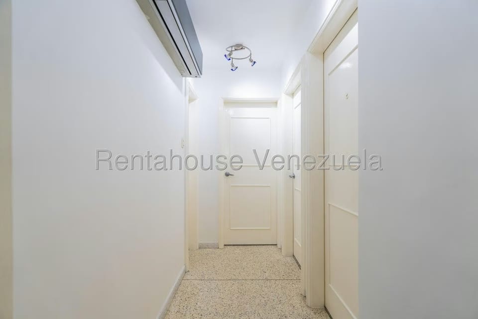 Apartamento (1 Nivel) en Venta en Parroquia La Candelaria, Distrito Metropolitano - 8