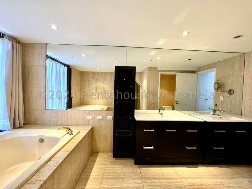 Apartamento (Penthouse) en Venta en Colinas de Bello Monte, Distrito Metropolitano - 42