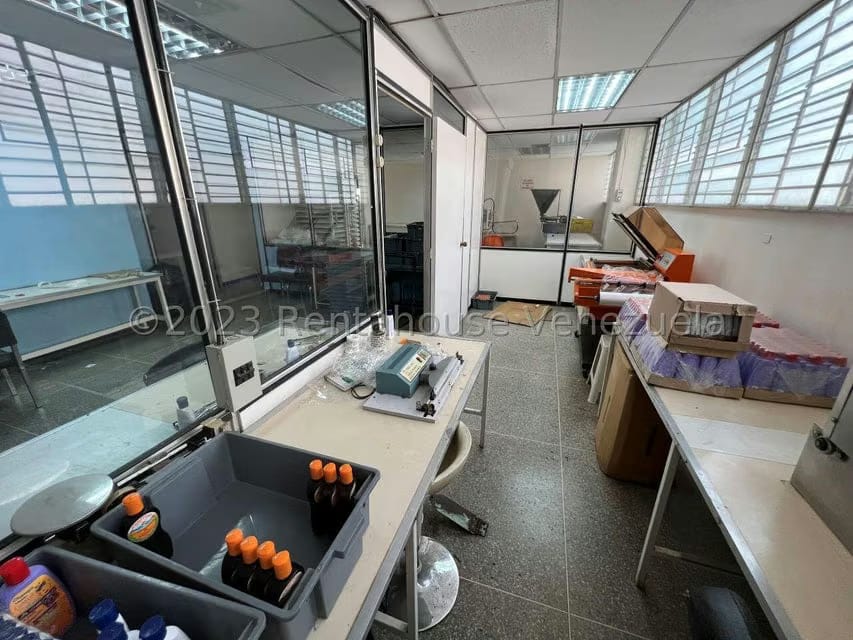 Comercial (Local Comercial) en Venta en La Urbina, Distrito Metropolitano - 21