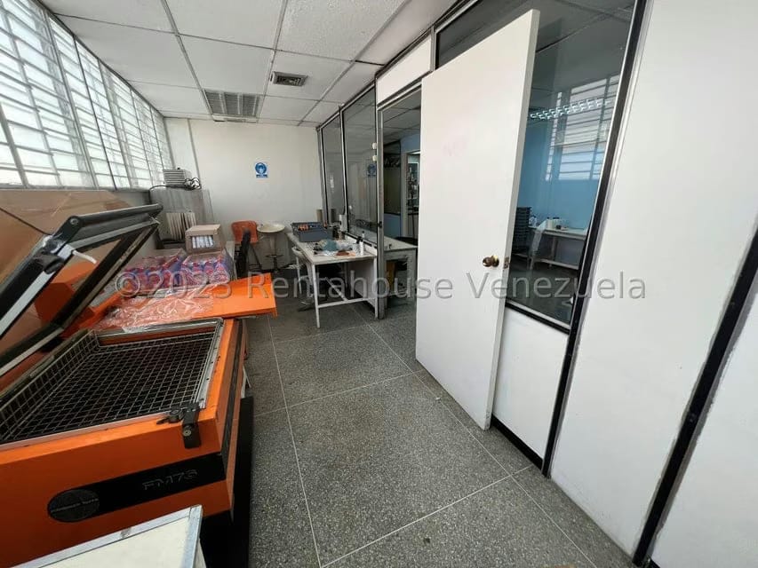 Comercial (Local Comercial) en Venta en La Urbina, Distrito Metropolitano - 22