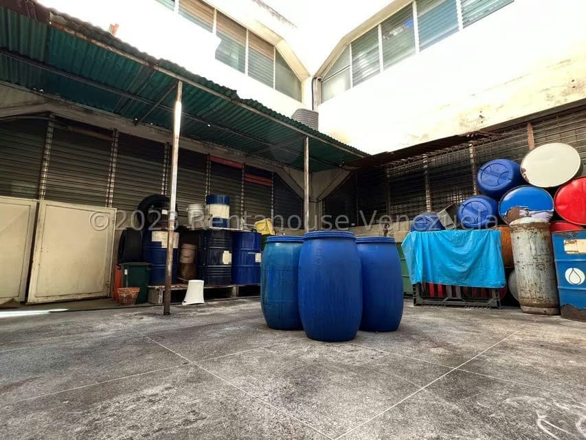 Comercial (Local Comercial) en Venta en La Urbina, Distrito Metropolitano - 37