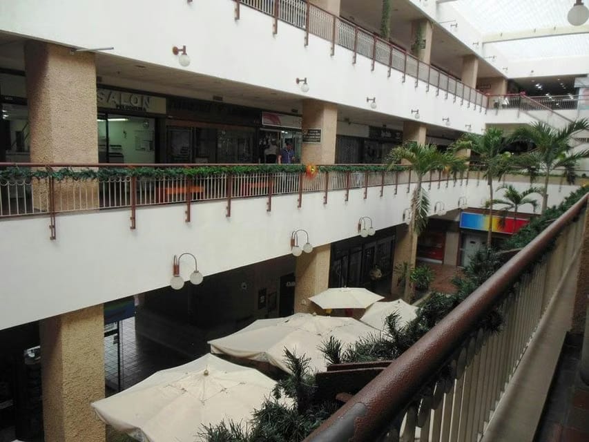 Comercial (Local Comercial) en Venta en Prados del Este, Distrito Metropolitano - 2