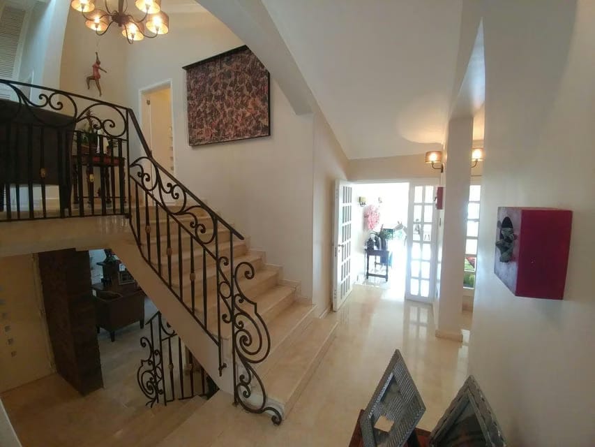 Casa (Multipes Niveles) en Venta en Lomas de Prados del Este, Distrito Metropolitano - 2