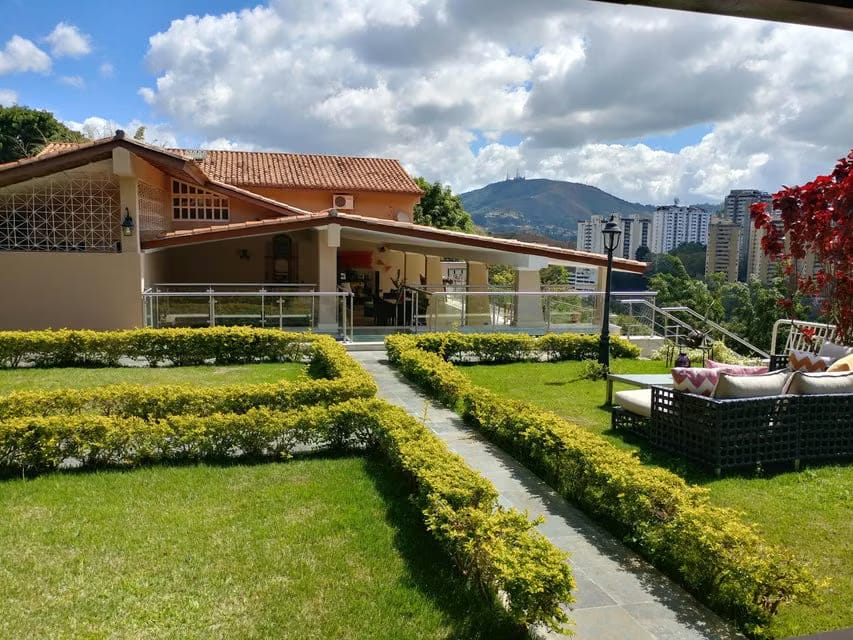 Casa (Multipes Niveles) en Venta en Lomas de Prados del Este, Distrito Metropolitano - 24