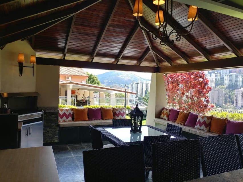 Casa (Multipes Niveles) en Venta en Lomas de Prados del Este, Distrito Metropolitano - 30