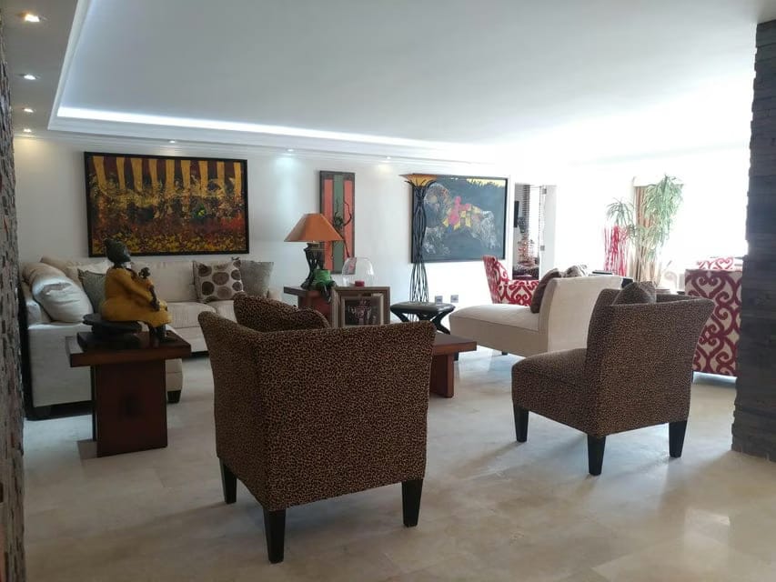 Casa (Multipes Niveles) en Venta en Lomas de Prados del Este, Distrito Metropolitano - 4
