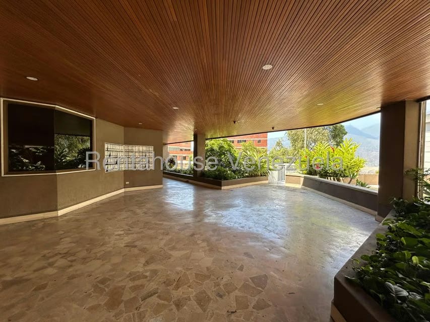 Apartamento (1 Nivel) en Alquiler en Colinas de Bello Monte, Distrito Metropolitano - 2