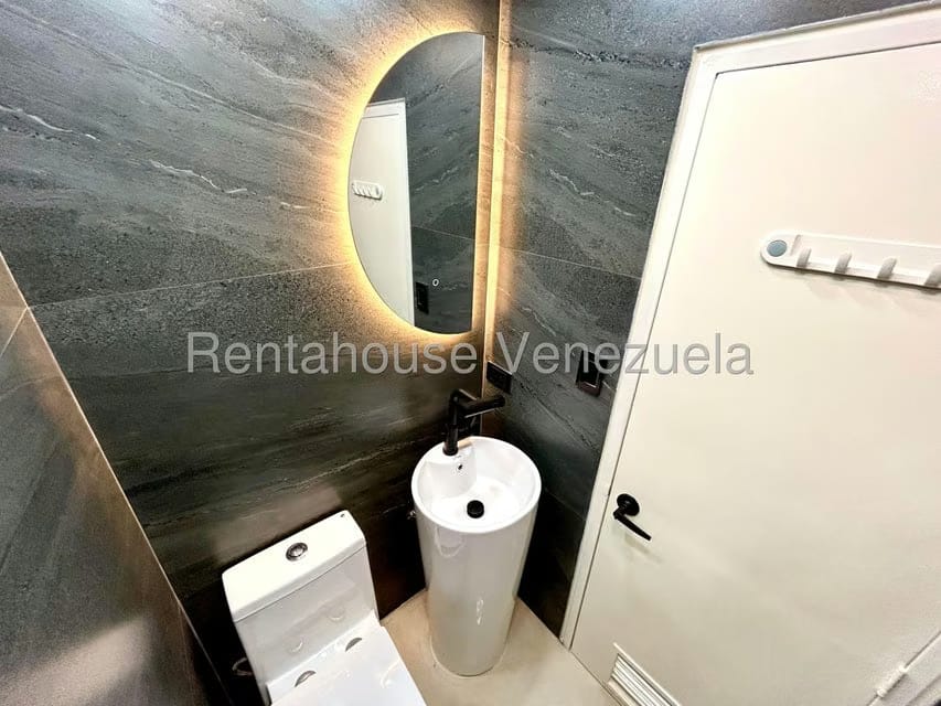 Apartamento (1 Nivel) en Alquiler en Colinas de Bello Monte, Distrito Metropolitano - 12