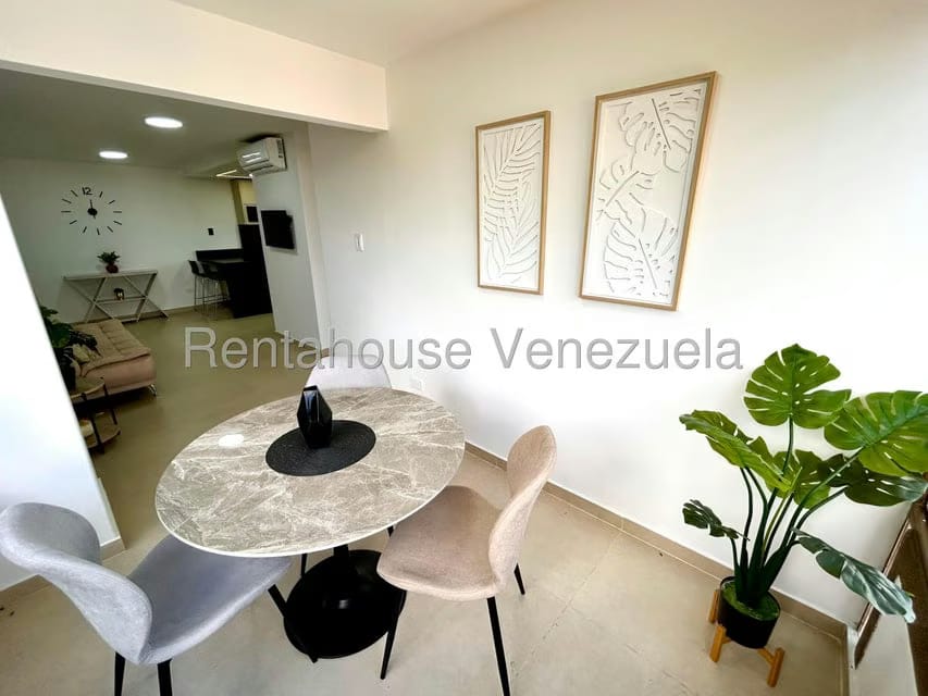 Apartamento (1 Nivel) en Alquiler en Colinas de Bello Monte, Distrito Metropolitano - 17