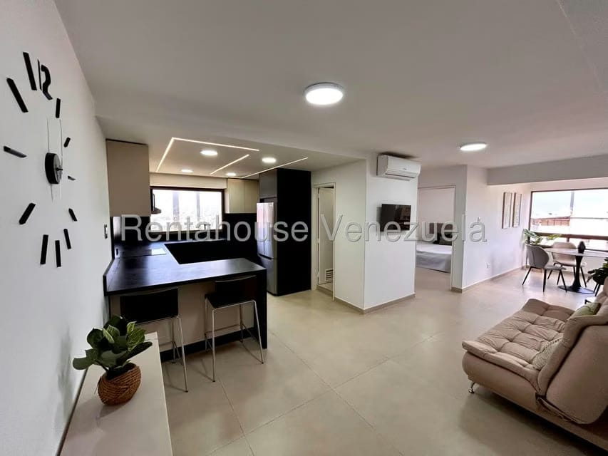 Apartamento (1 Nivel) en Alquiler en Colinas de Bello Monte, Distrito Metropolitano - 3