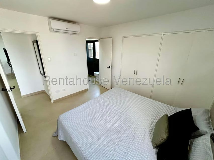 Apartamento (1 Nivel) en Alquiler en Colinas de Bello Monte, Distrito Metropolitano - 21