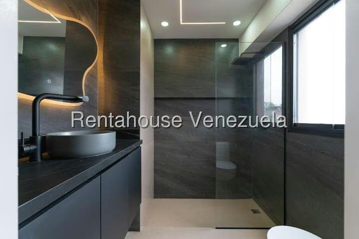 Apartamento (1 Nivel) en Alquiler en Colinas de Bello Monte, Distrito Metropolitano - 22