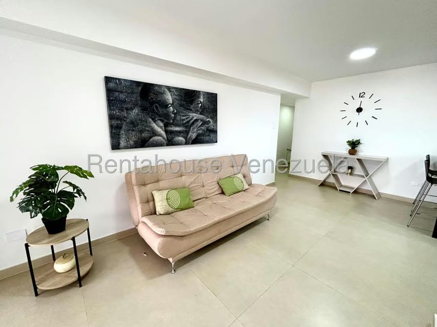 Apartamento (1 Nivel) en Alquiler en Colinas de Bello Monte, Distrito Metropolitano - 9