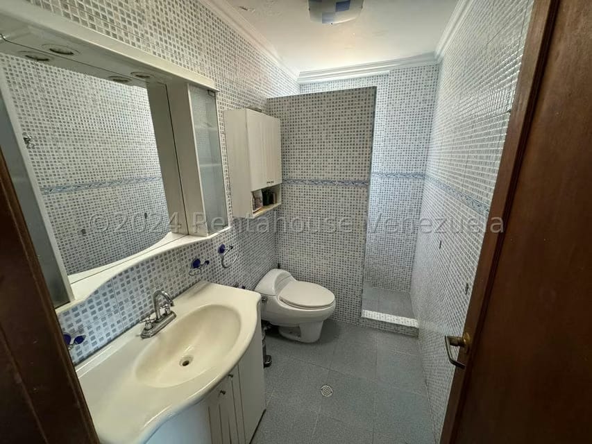 Casa (Multipes Niveles) en Venta en Colinas de Santa Monica, Distrito Metropolitano - 25