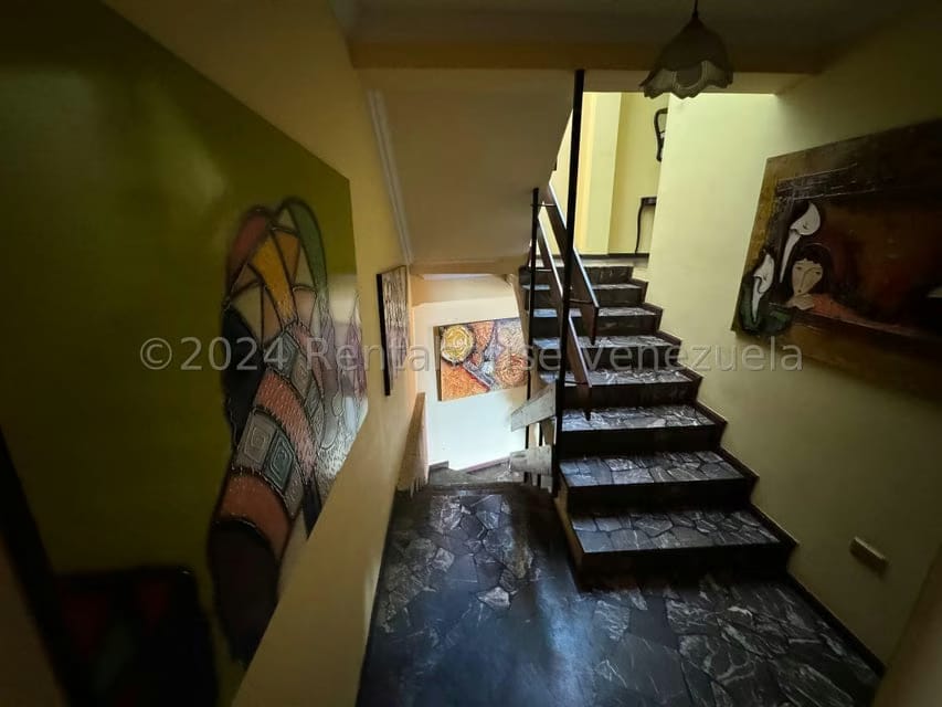 Casa (Multipes Niveles) en Venta en Colinas de Santa Monica, Distrito Metropolitano - 4