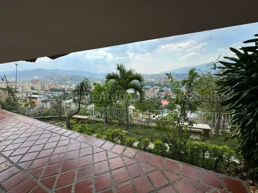 Casa (Multipes Niveles) en Venta en Colinas de Santa Monica, Distrito Metropolitano - 33