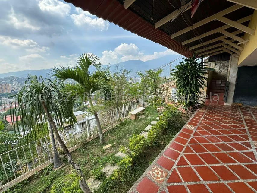 Casa (Multipes Niveles) en Venta en Colinas de Santa Monica, Distrito Metropolitano - 36