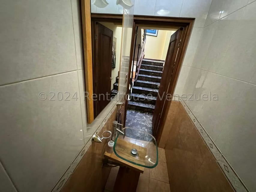 Casa (Multipes Niveles) en Venta en Colinas de Santa Monica, Distrito Metropolitano - 5