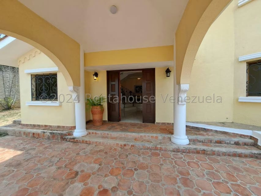 Casa (Duplex) en Venta en Altos de Guataparo, Carabobo - 2