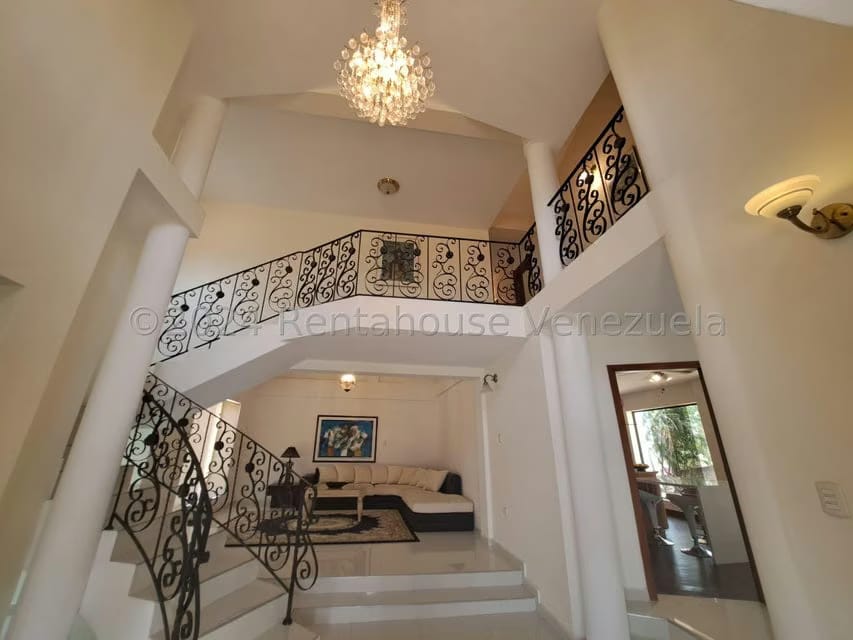Casa (Duplex) en Venta en Altos de Guataparo, Carabobo - 3