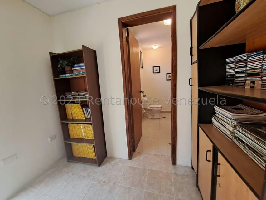 Casa (Duplex) en Venta en Altos de Guataparo, Carabobo - 26
